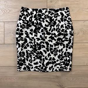 LOFT Black and White Flower Pattern Pencil Skirt